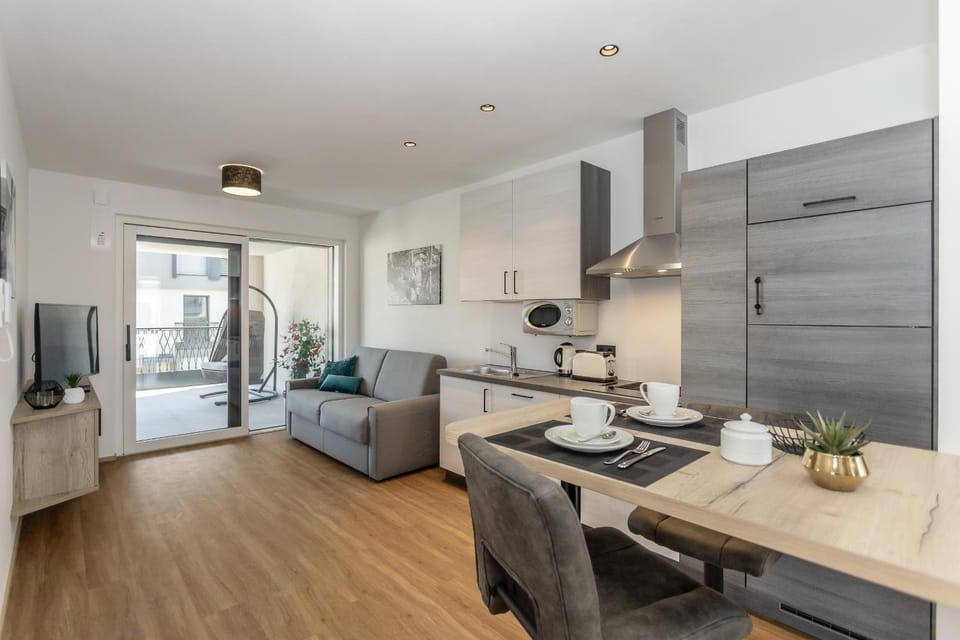 Kitchen or kitchenette, Living room, Seating area, Dining area, stove