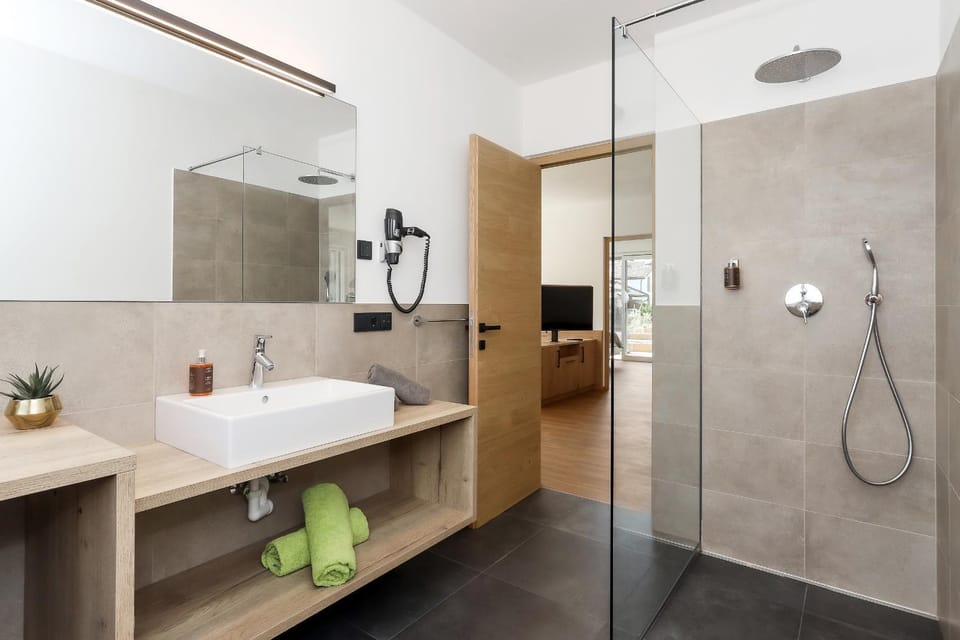 Shower, Bathroom, towels