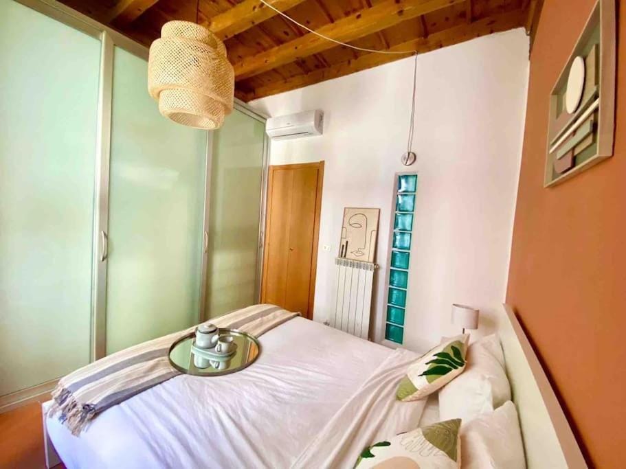 Urban House - Charming Home Navigli Milan Center Apartment in Milan