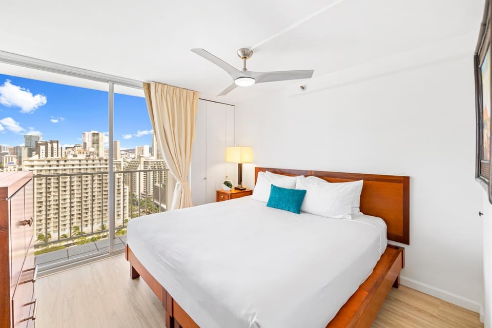 Bed, Day, Photo of the whole room, Bedroom, City view, fireplace