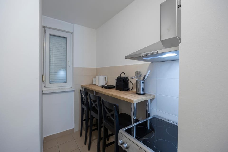 Coffee/tea facilities, Kitchen or kitchenette, pet friendly, stove