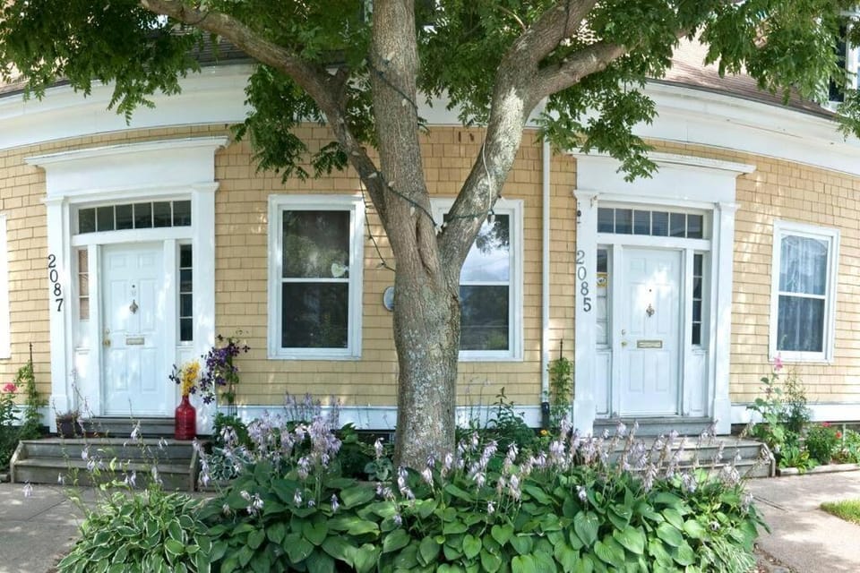 Downtown one bedroom/Historic Bauer Terrace Apartment in Dartmouth