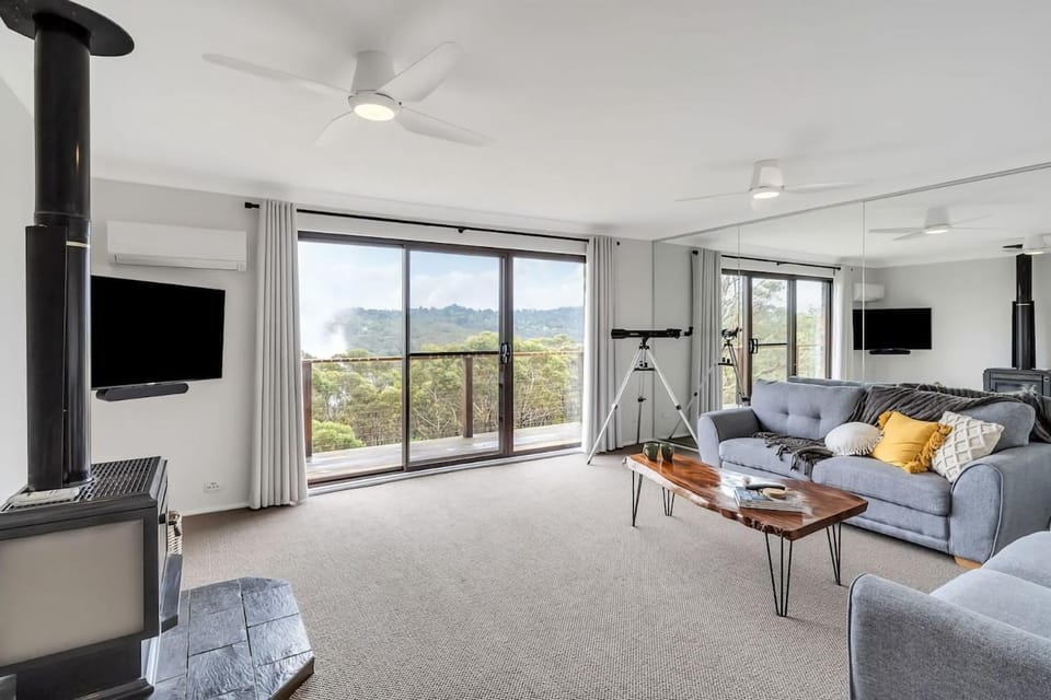 Natural landscape, TV and multimedia, Living room, Seating area, Evening entertainment, fireplace