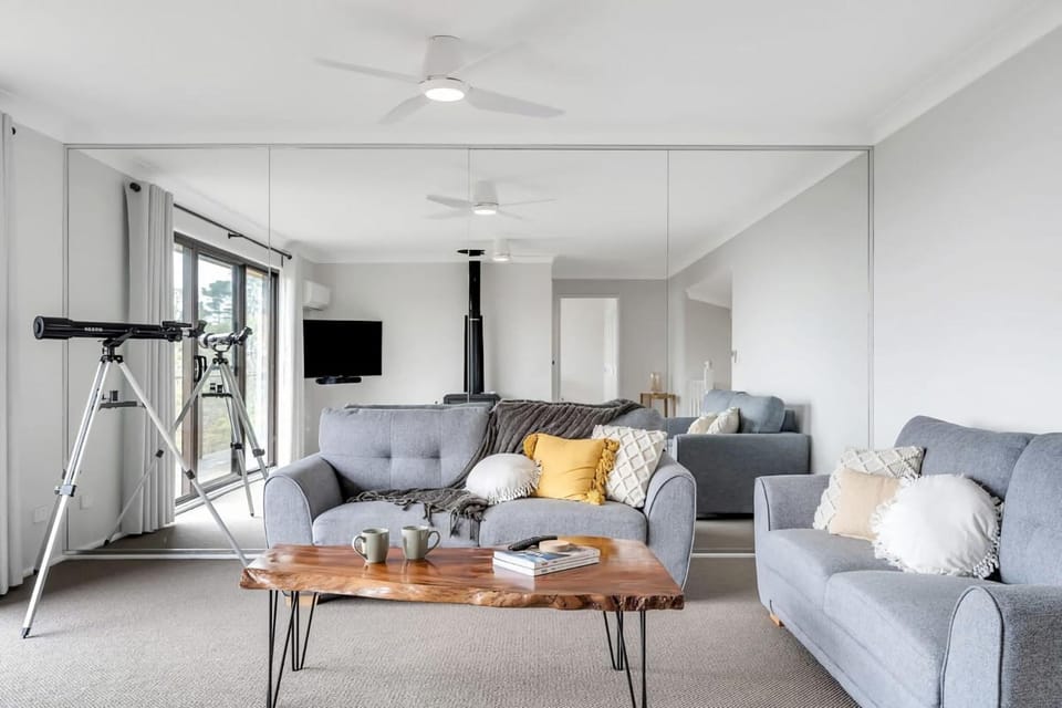 TV and multimedia, Living room, Seating area, Evening entertainment, fireplace