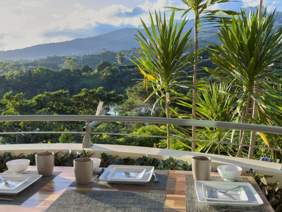 Natural landscape, View (from property/room), Balcony/Terrace, Dining area, Mountain view, Breakfast