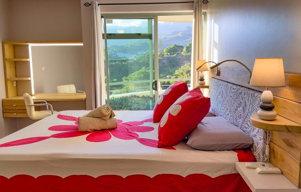 Bed, Natural landscape, Photo of the whole room, Bedroom, towels
