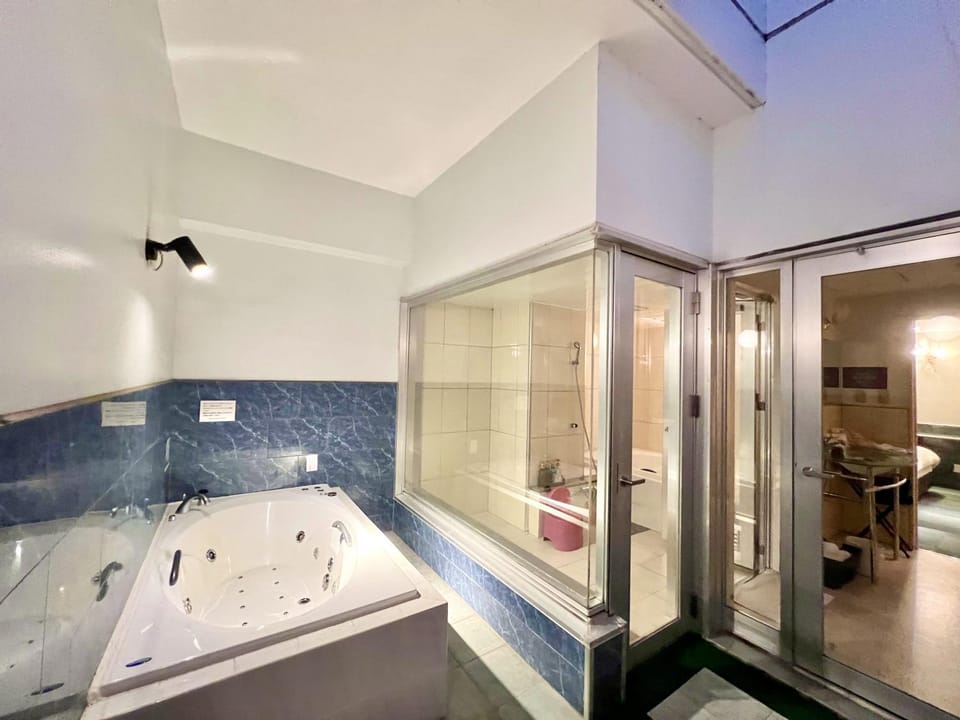 Bathroom, Balcony/Terrace