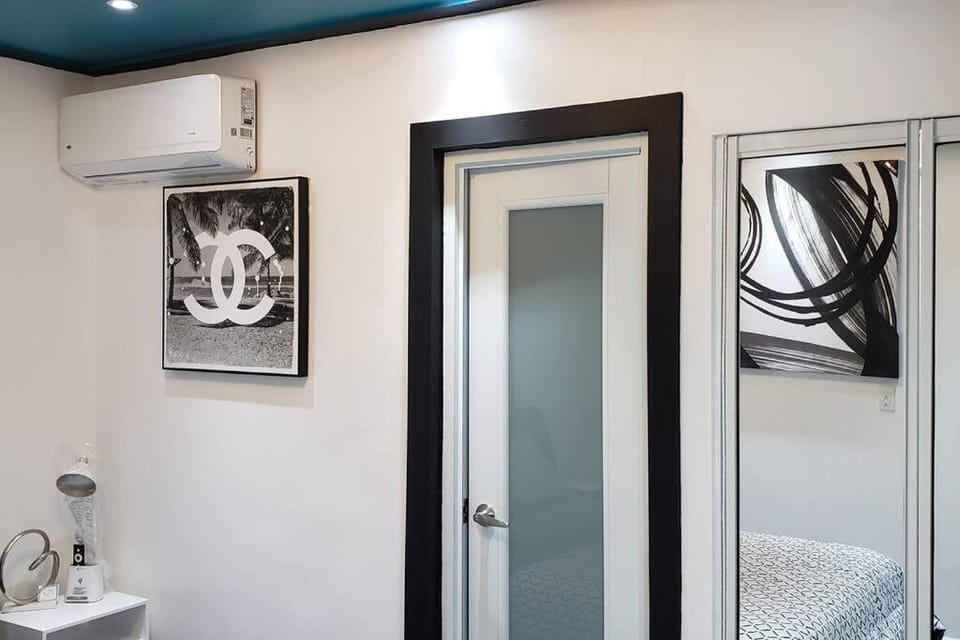 Shower, Bathroom, air conditioner