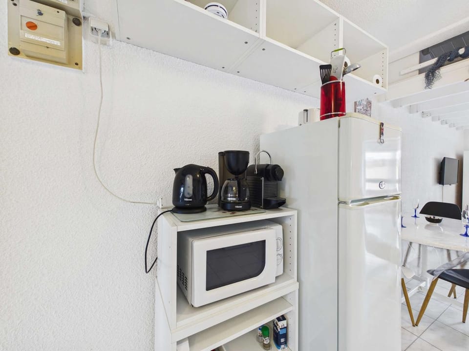 Studio Mezzanine pour 4 à Marseillan avec Parking Privé, TV et Cuisine Équipée - FR-1-326-783 Apartment in Marseillan
