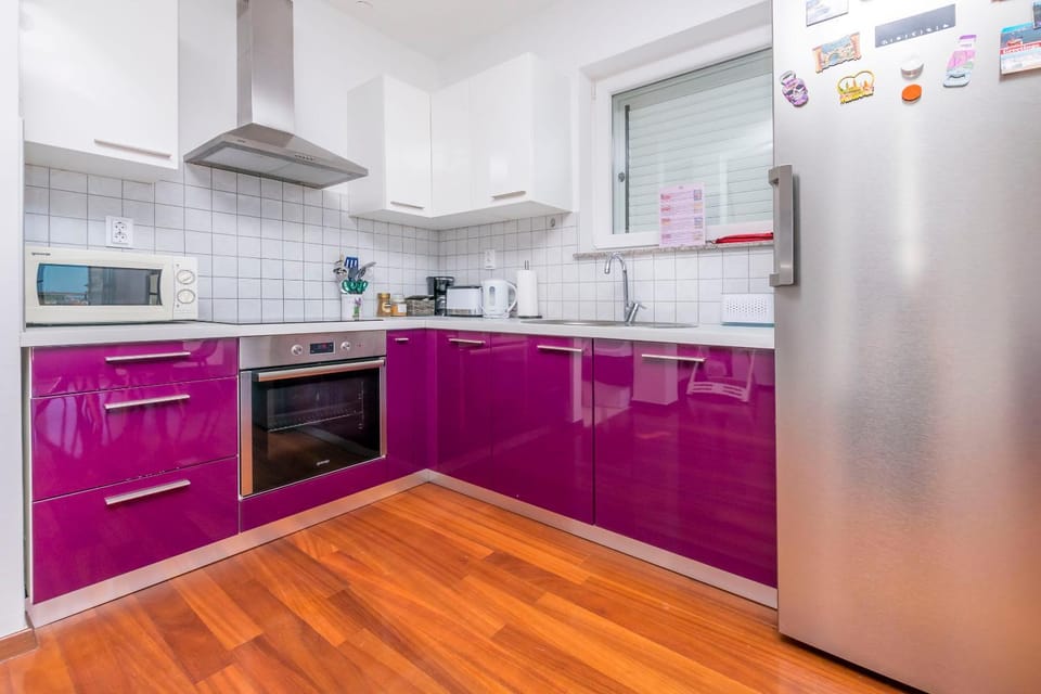 Coffee/tea facilities, Kitchen or kitchenette, dishwasher, microwave, oven, toaster