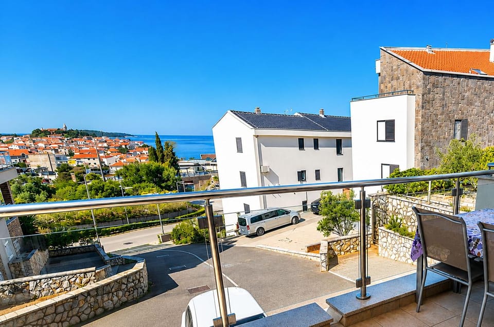 Property building, Day, View (from property/room), Balcony/Terrace, Seating area, City view, City view, Sea view, Sea view, Location, Parking