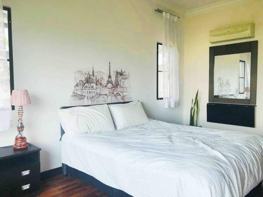 Bed, Photo of the whole room, Bedroom