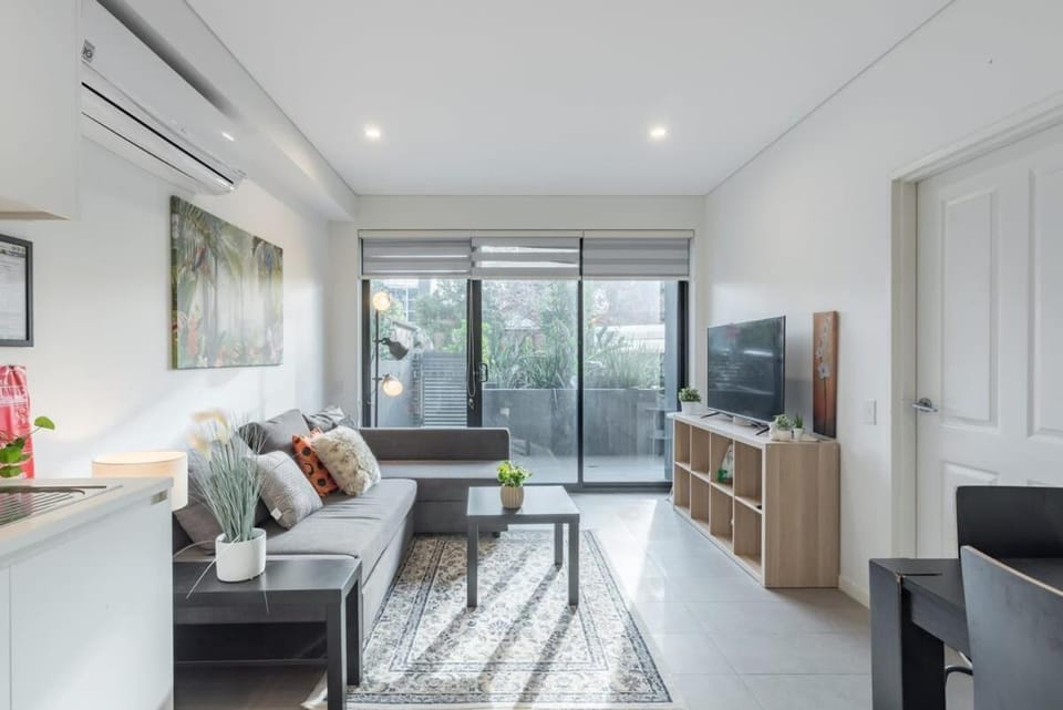King bed Apt Study Homebush Sleeps 3 Apartment in Sydney