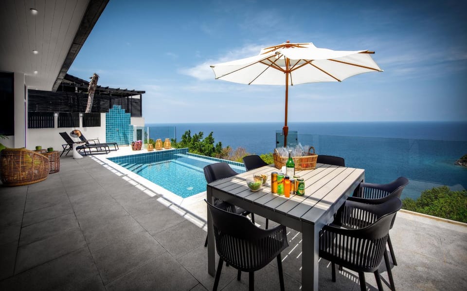 Balcony/Terrace, Dining area, Swimming pool