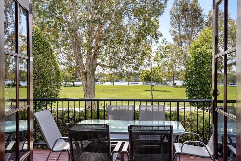 Villa Aqua Riverside Retreat with Pool Apartment in Noosaville