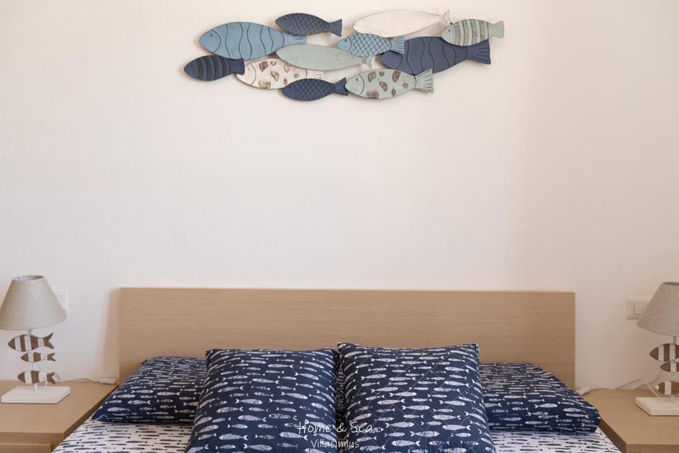 Bed, Photo of the whole room, Decorative detail, Bedroom