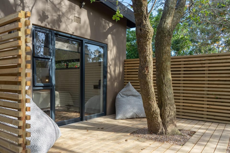 Property building, Patio, Day