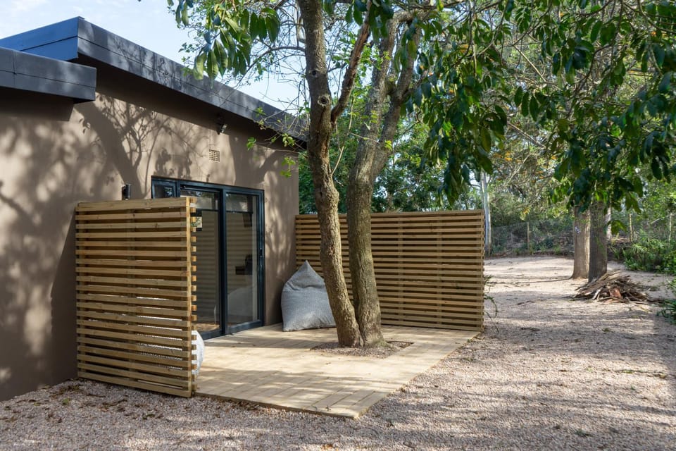 Property building, Day, Garden, Garden view