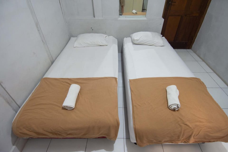 Bed, Photo of the whole room, towels