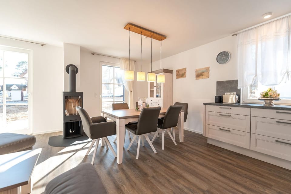 Kitchen or kitchenette, Living room, Dining area