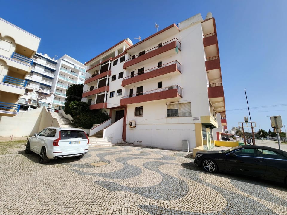 Property building, Location