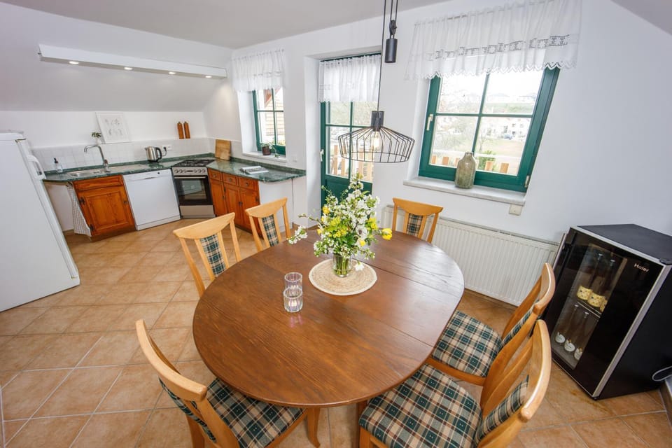 Kitchen or kitchenette, kitchen, kitchen