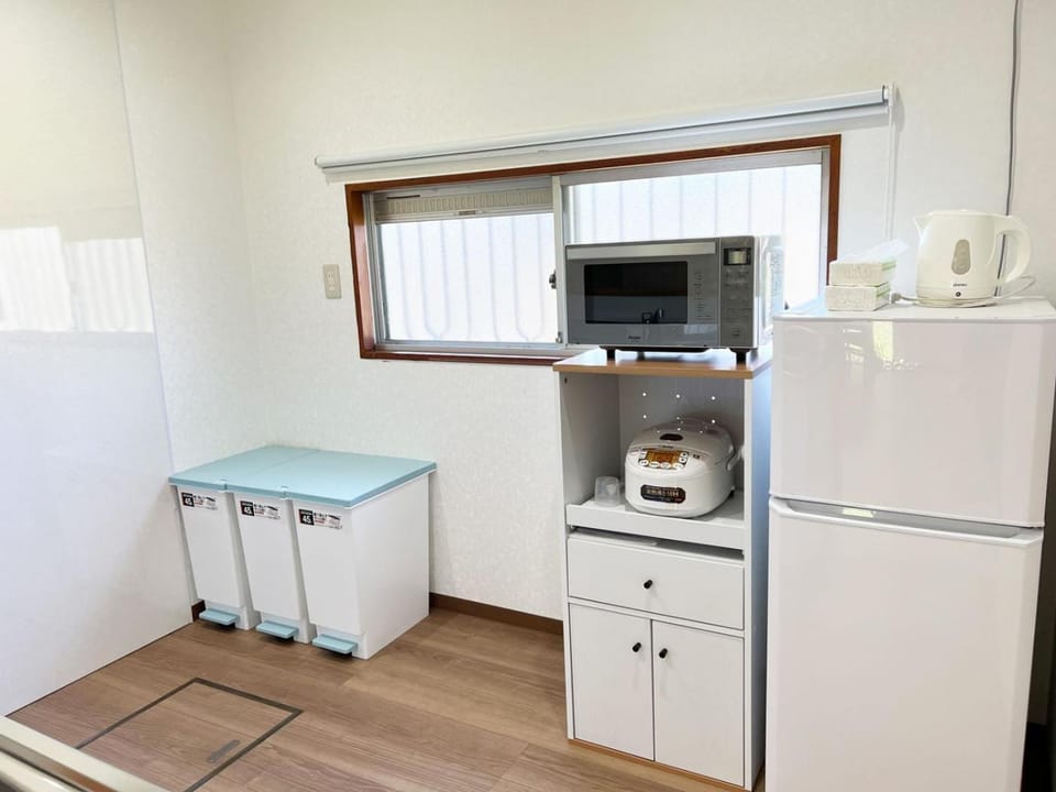 Kitchen or kitchenette, minibar