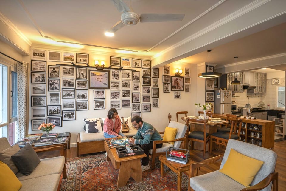 Kitchen or kitchenette, Living room, Seating area, Dining area