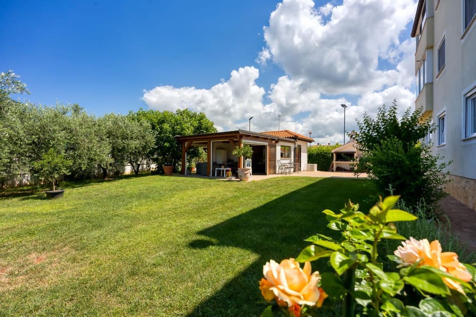 Property building, Natural landscape, Garden, Garden view