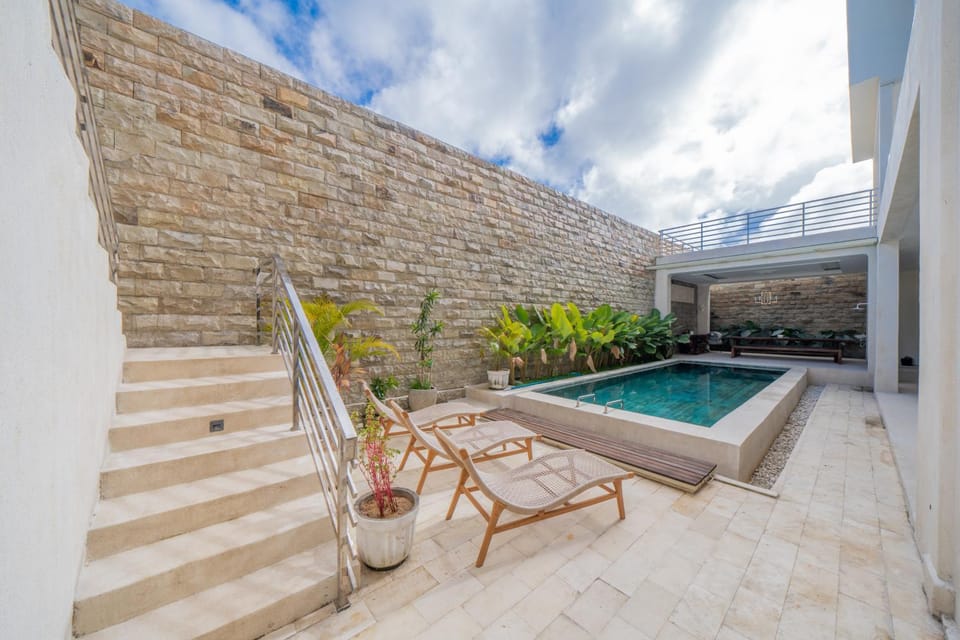 Pool view, Swimming pool, sunbed