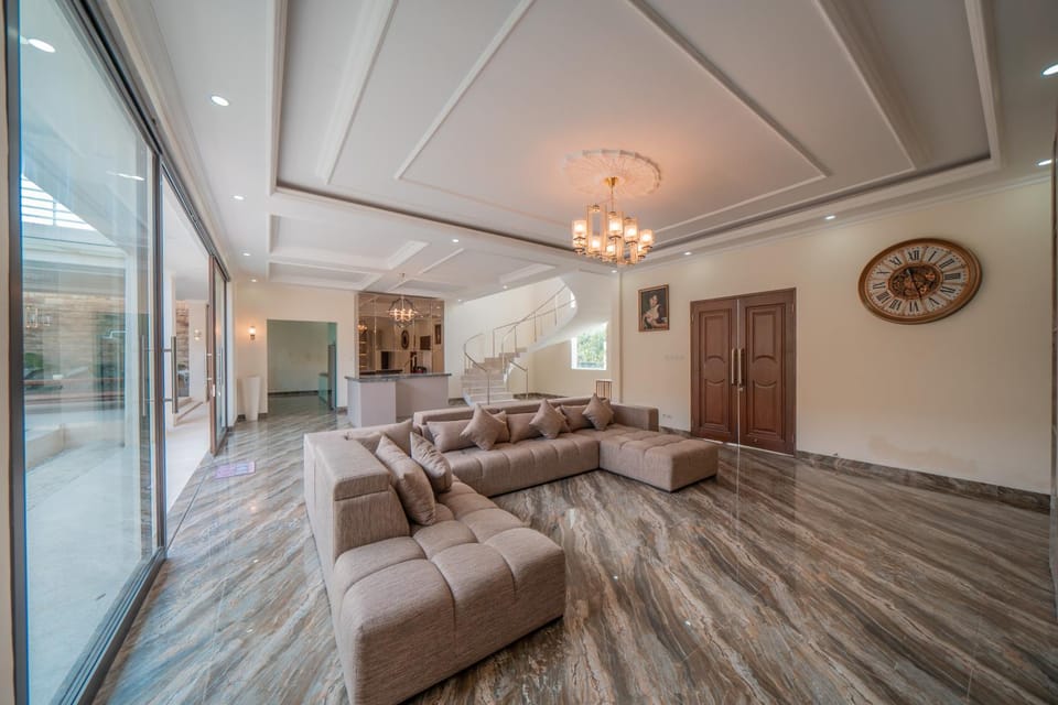 Communal lounge/ TV room