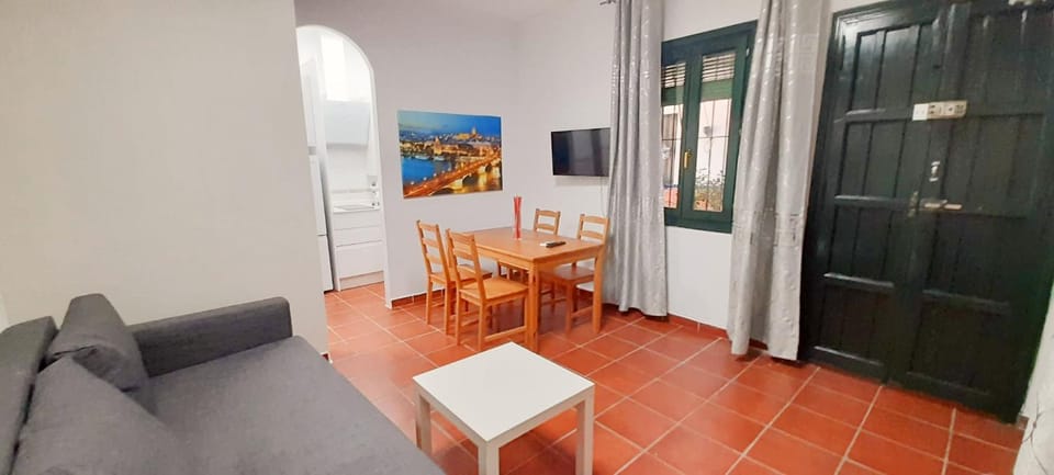 TV and multimedia, Living room, Seating area, Dining area, air conditioner, air conditioner