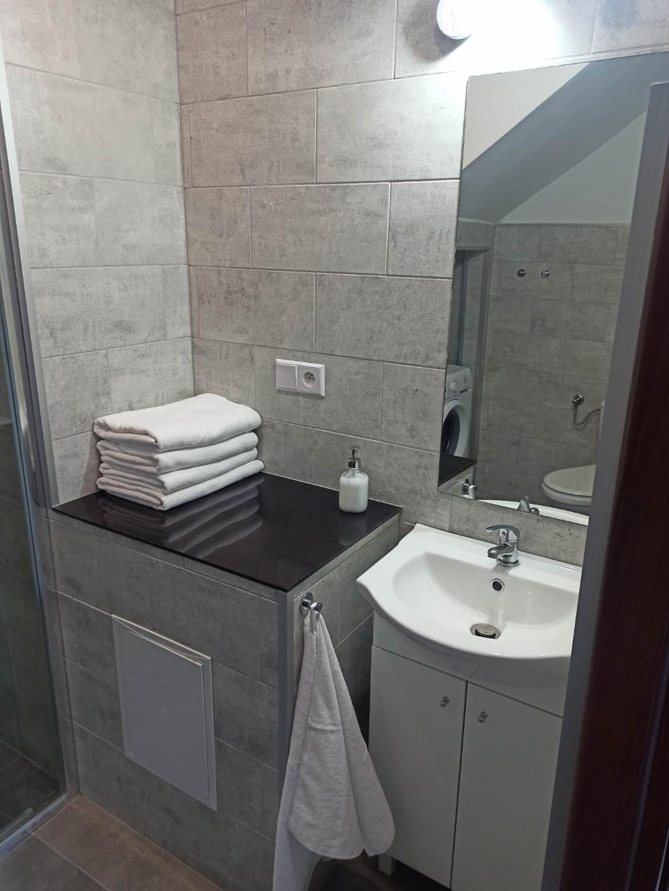 Bathroom, towels