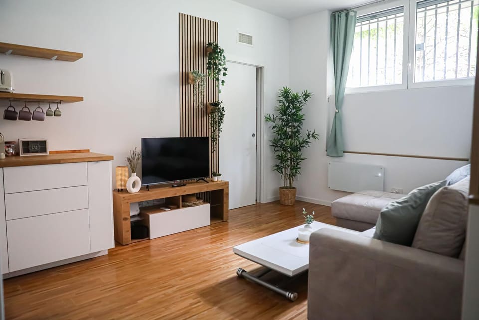 Communal lounge/ TV room, TV and multimedia, Living room