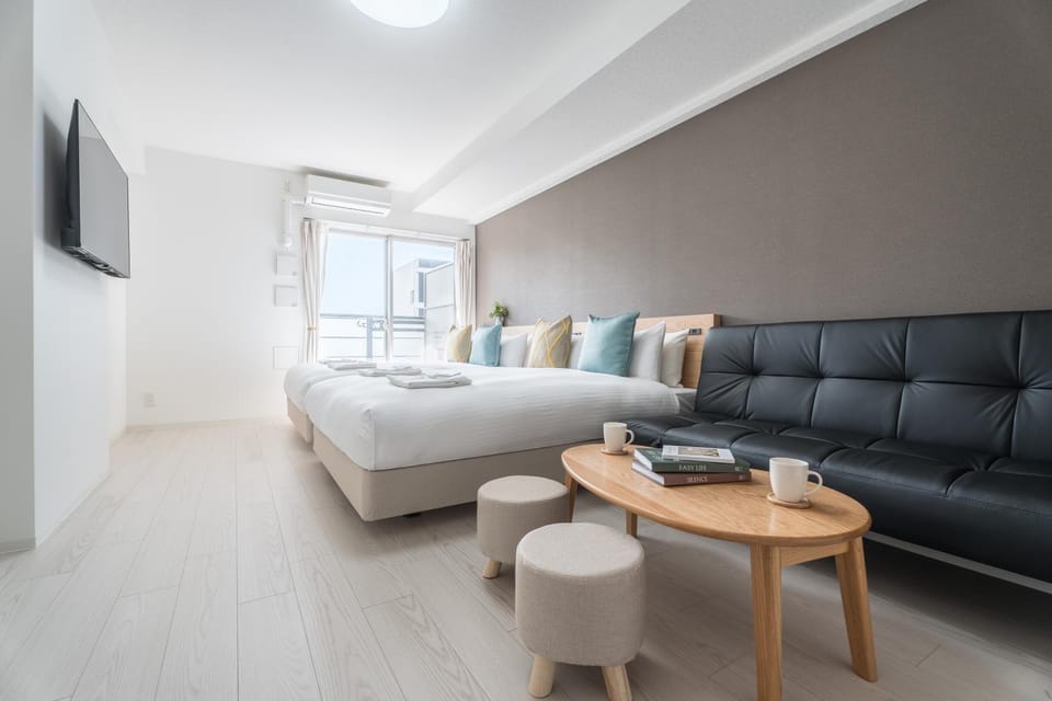 Bed, TV and multimedia, View (from property/room), Living room, Photo of the whole room, Dining area, Bedroom