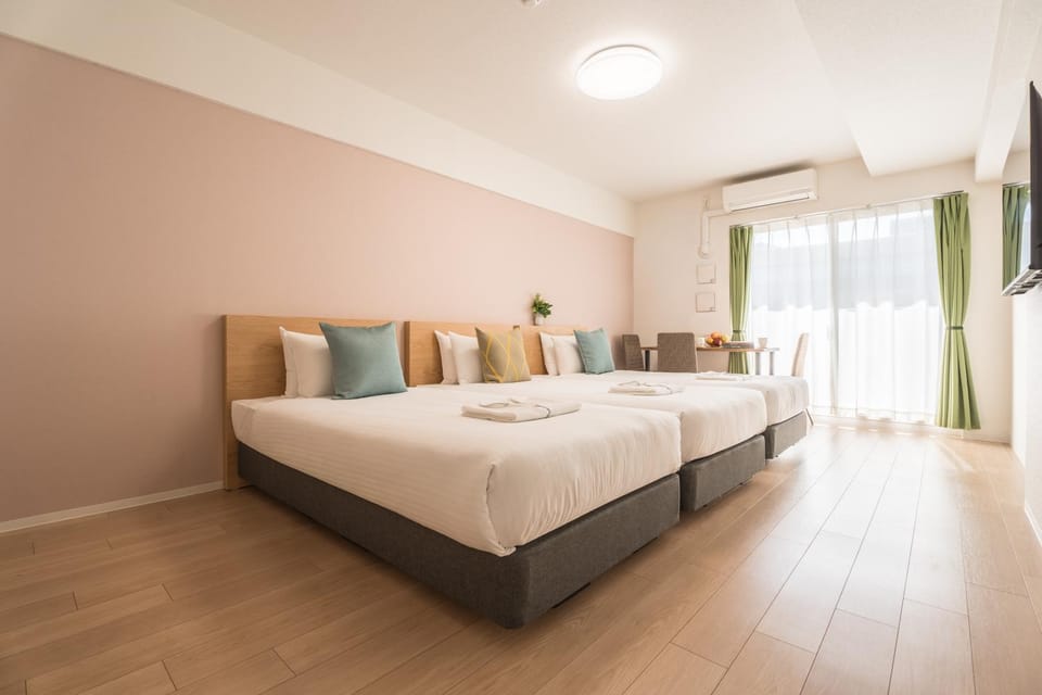 Bed, TV and multimedia, Living room, Photo of the whole room, Dining area, Bedroom