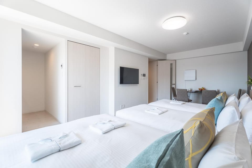Bed, TV and multimedia, Living room, Photo of the whole room, Dining area, Bedroom