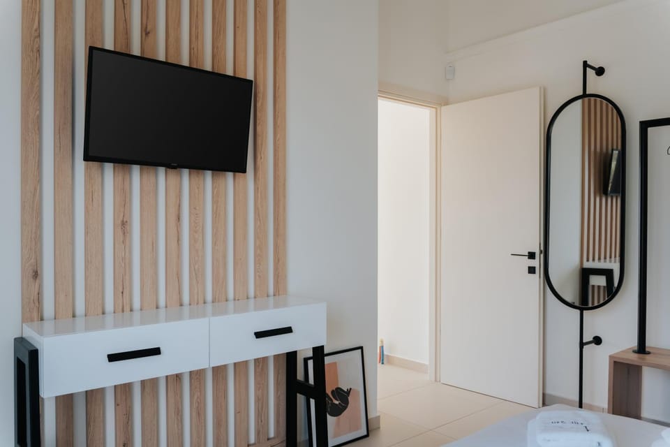 Bed, TV and multimedia, Photo of the whole room, Evening entertainment, Bedroom, wardrobe
