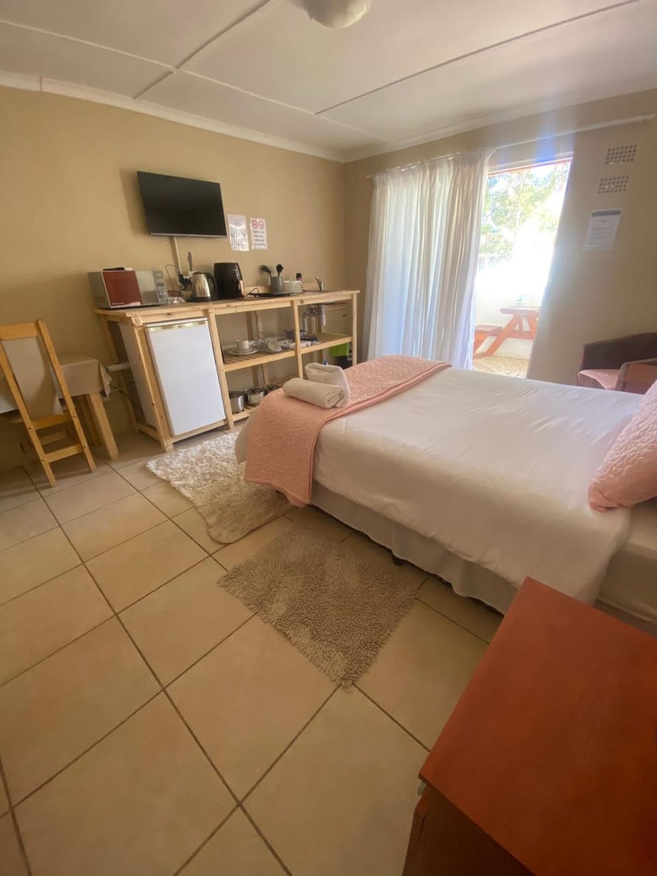 Bed, TV and multimedia, Coffee/tea facilities, Kitchen or kitchenette, microwave, minibar