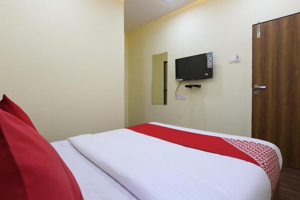 Hotel Crown Goregaon Mumbai Bed and Breakfast in Mumbai
