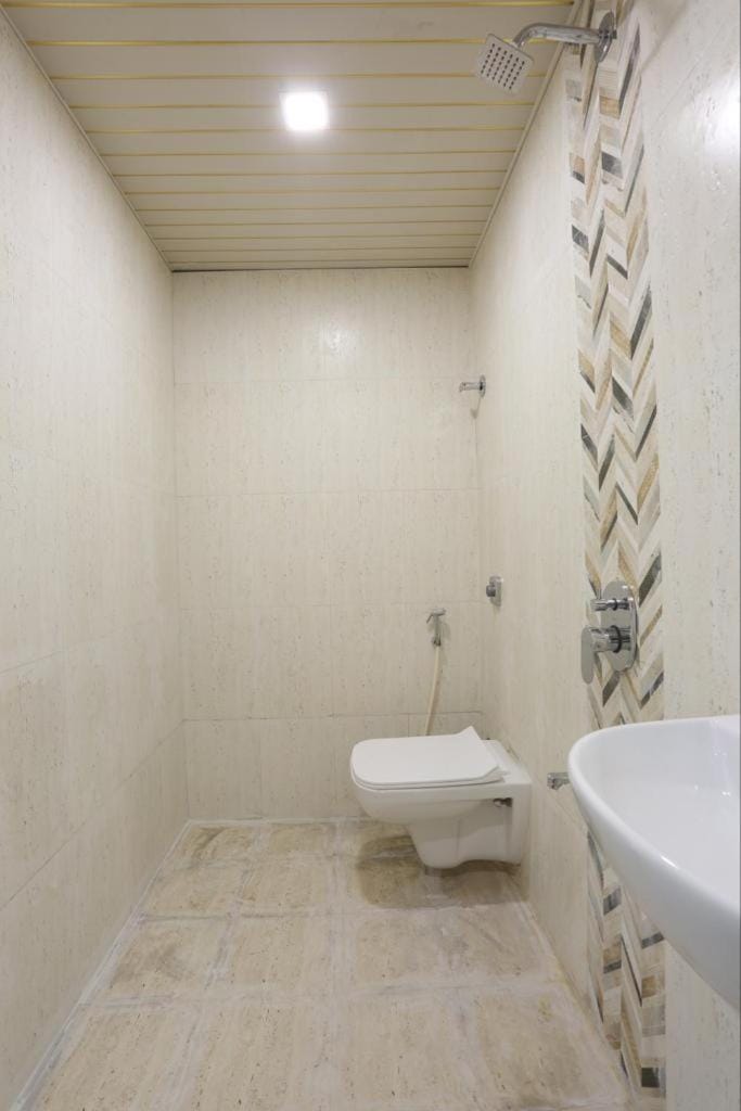 Hotel Crown Goregaon Mumbai Bed and Breakfast in Mumbai