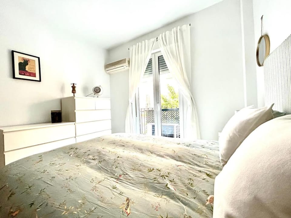 Bed, Photo of the whole room, Bedroom, air conditioner