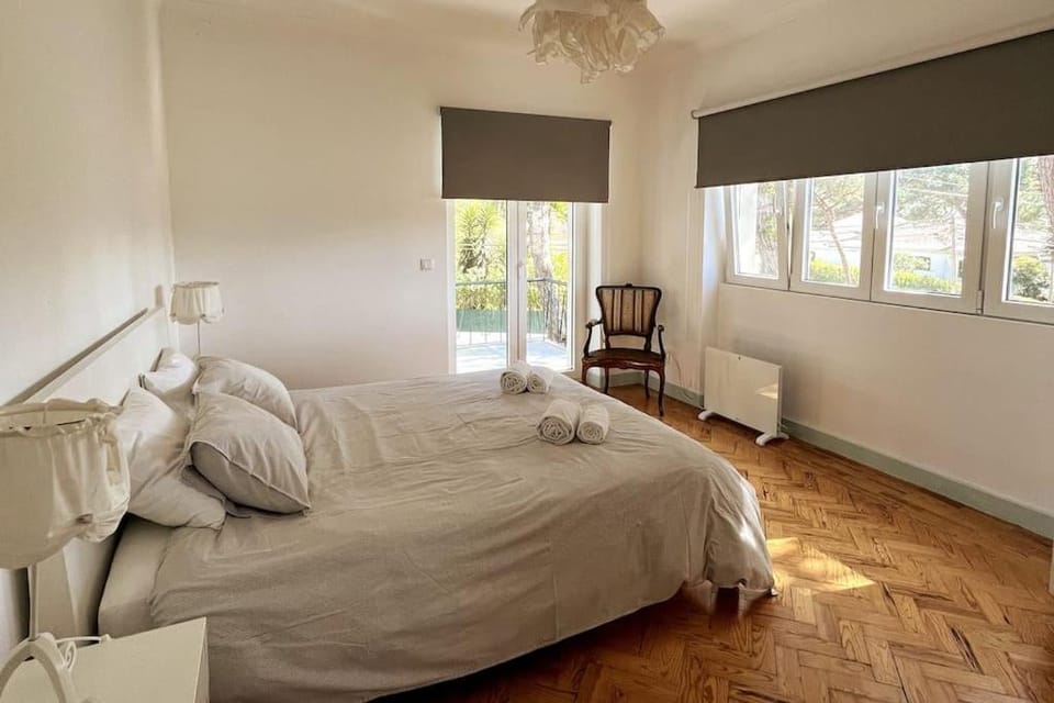 Banzão home PineForest family &friends pool garden Villa in Lisbon District