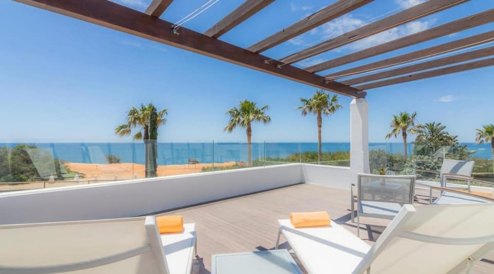 Villa Prado - Beautiful beachfront villa Villa in Faro District