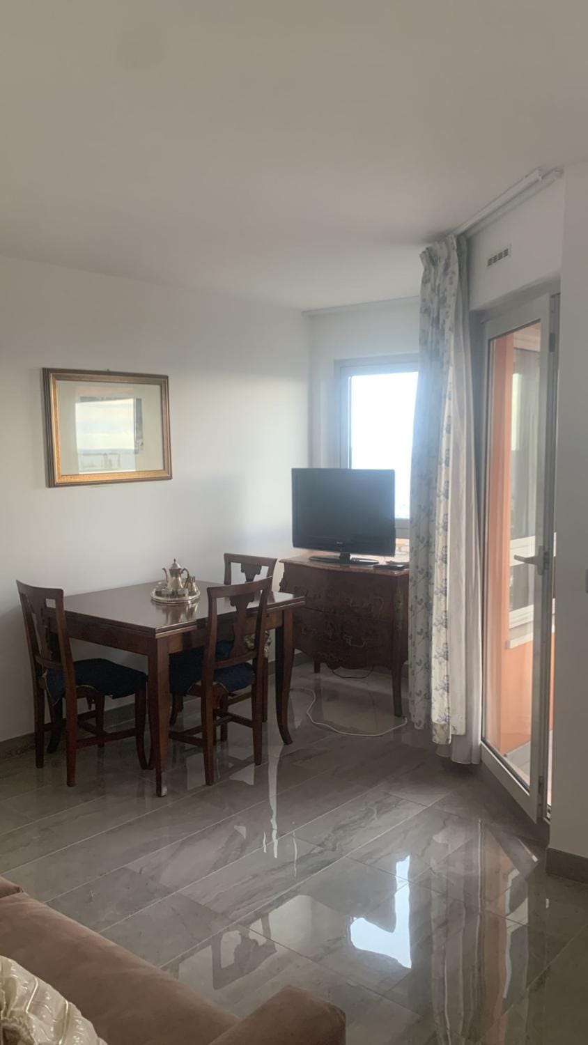 TV and multimedia, Living room, Dining area