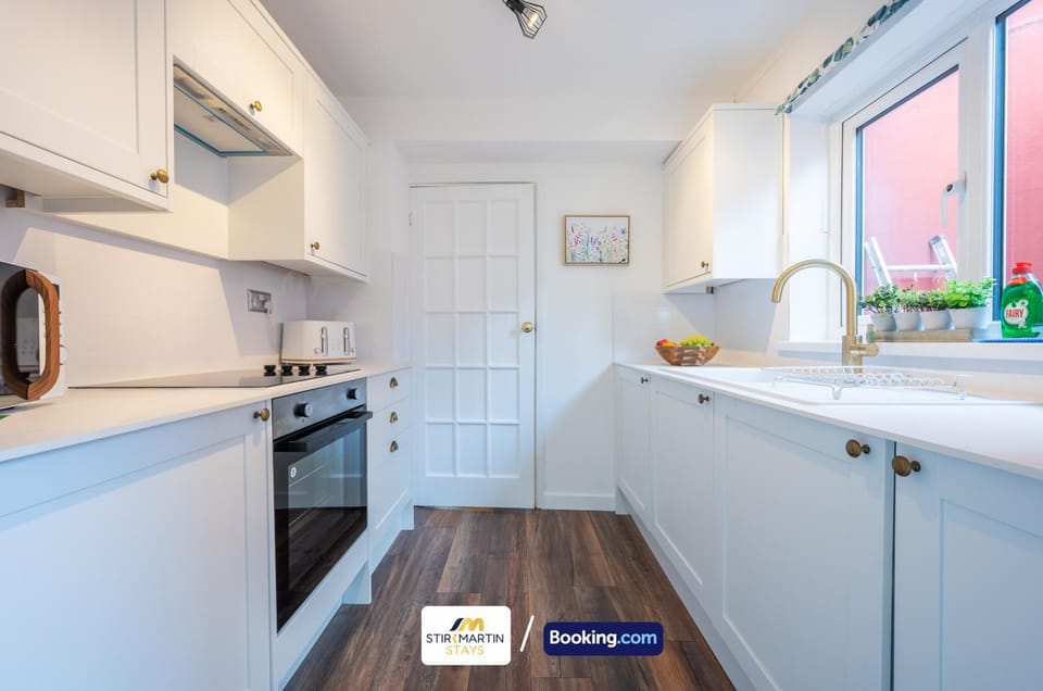 Kitchen or kitchenette, dishwasher, oven, stove