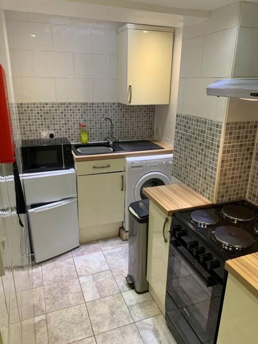 Cozy Cottage 18th Century Seaside Escape Free parking House in Weymouth