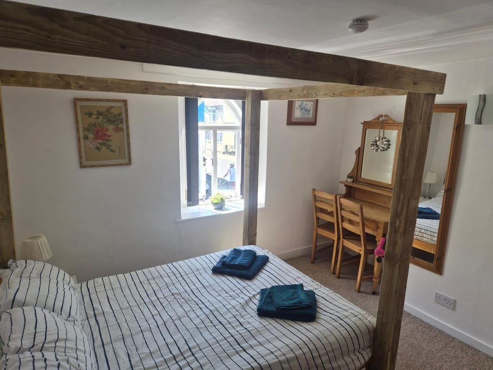Cozy Cottage 18th Century Seaside Escape Free parking House in Weymouth