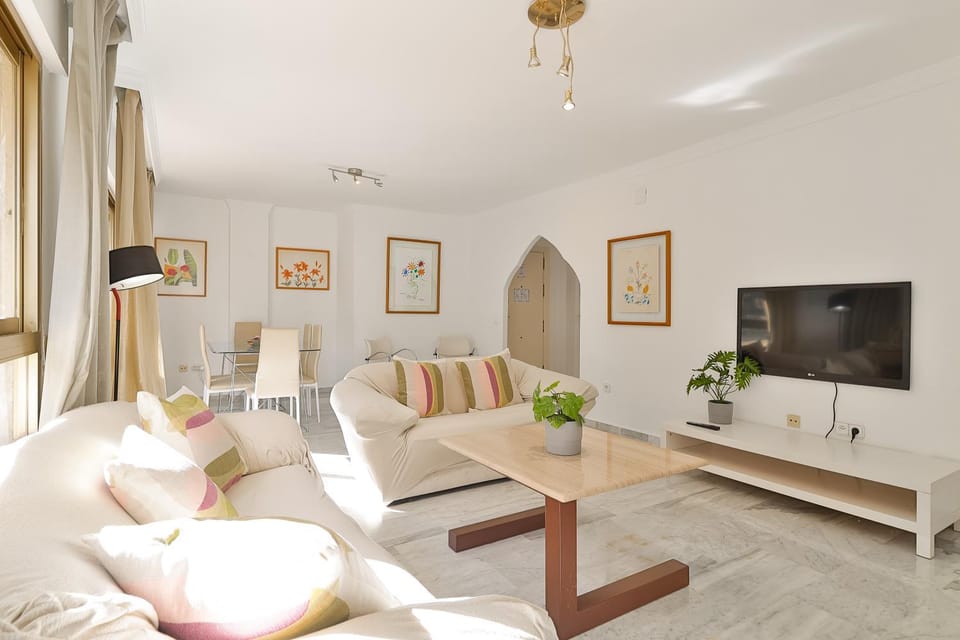 Communal lounge/ TV room, TV and multimedia, Living room, Seating area