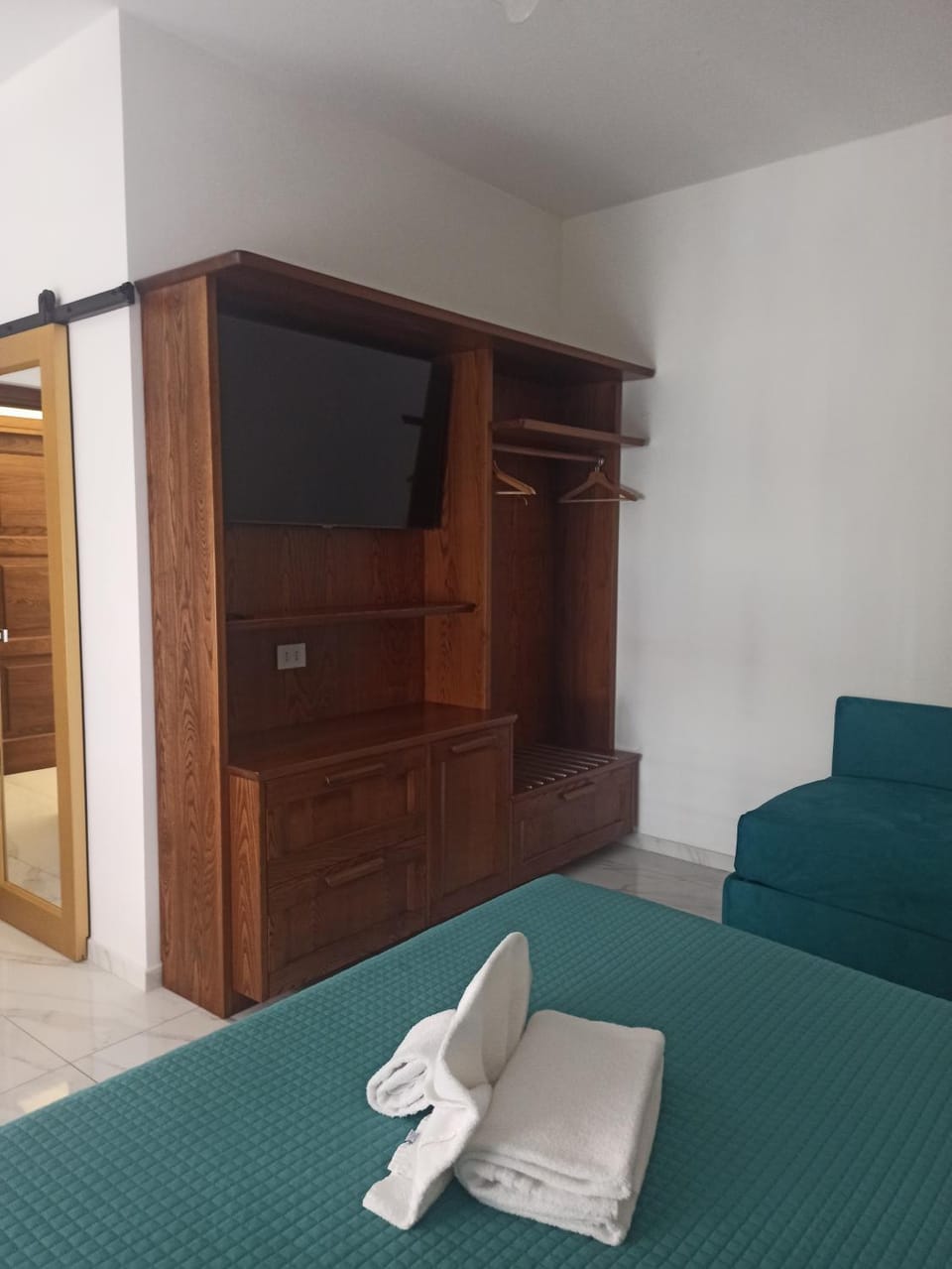TV and multimedia, oven, safe